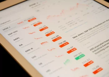 “Matthew Ledvina: Driving Economic Growth Through Economía”