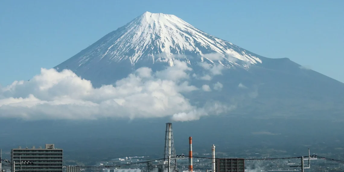 Tokyo skyscraper demolished for blocking Mount Fuji view