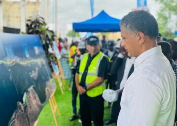 The Buraco neighborhood residents in Mussulo urban district are now connected to the public electricity grid.