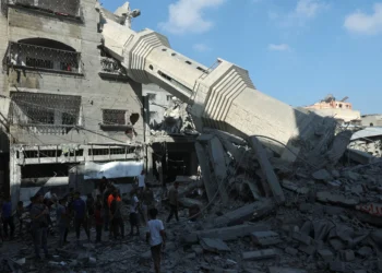 Israeli forces turn up heat in Gaza Strip, tanks roll into Rafah