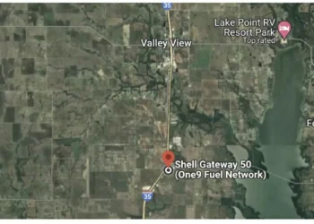 Man’s Dramatic Video Shows Inside of Shell Gas Station In Texas as Tornado Hit