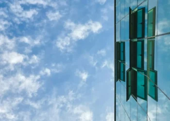 “The Power of Economía: Understanding Our Daily Lives”