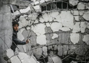 Israel ramps up central Gaza bombing, killing at least 17 people