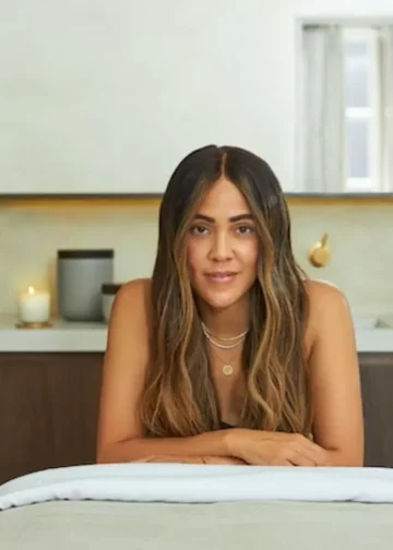 Celeb Facialist Shani Darden Shares How to Avoid Puffiness and Breakouts Throughout Your Holiday Travels