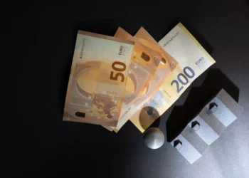 “Uncovering the Positive Side of Economía: Beyond Numbers and Statistics”