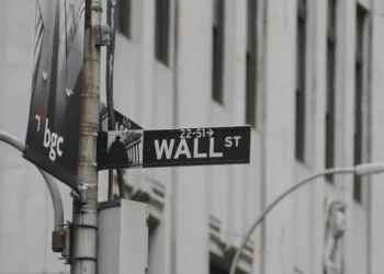 “The Truth Behind Economía: More Than Numbers and Fear”