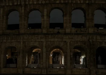 Landmarks go dark as millions join global Earth Hour