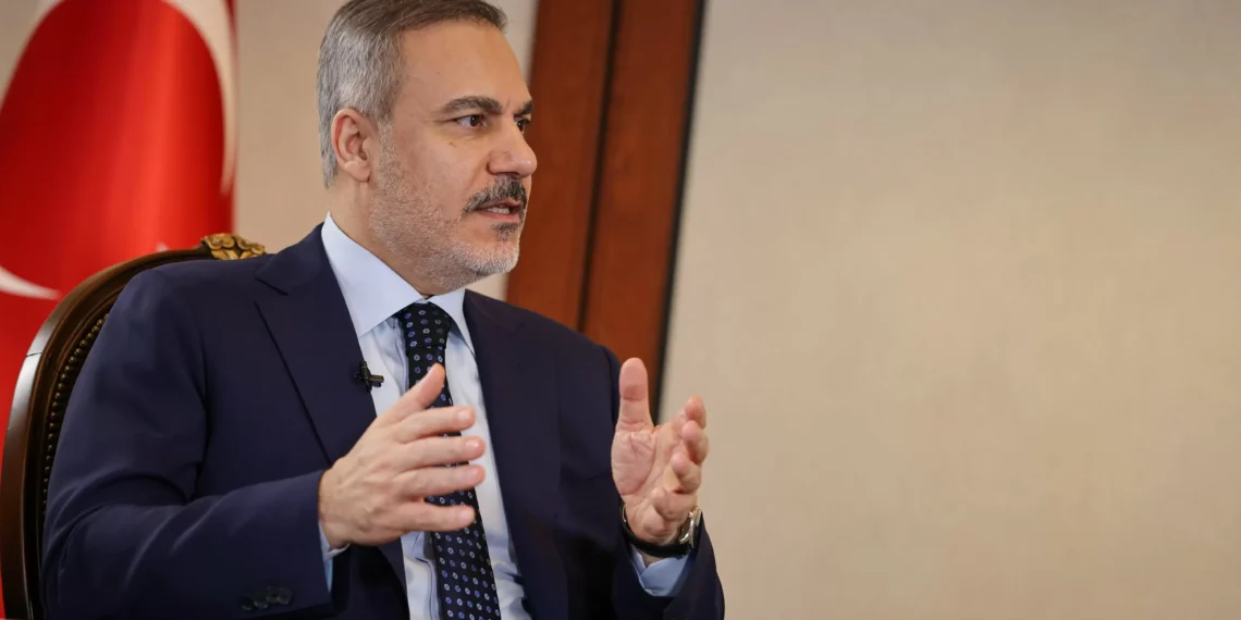 Turkish FM urges Iraq to fight PKK as it fought against Daesh