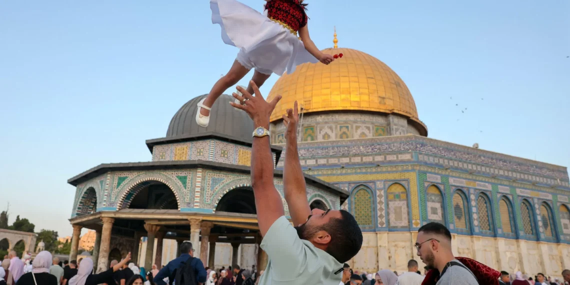 Palestinians mark Eid at Al-Aqsa in defiance of war, occupation