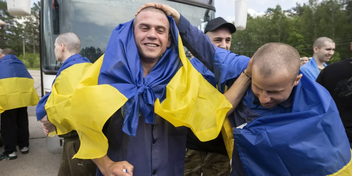 Russia, Ukraine exchange young POWs amid emotional scenes