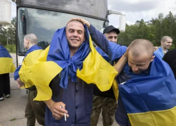 Russia, Ukraine exchange young POWs amid emotional scenes