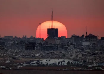 Israel steps up strikes in Gaza before Netanyahu heads to US