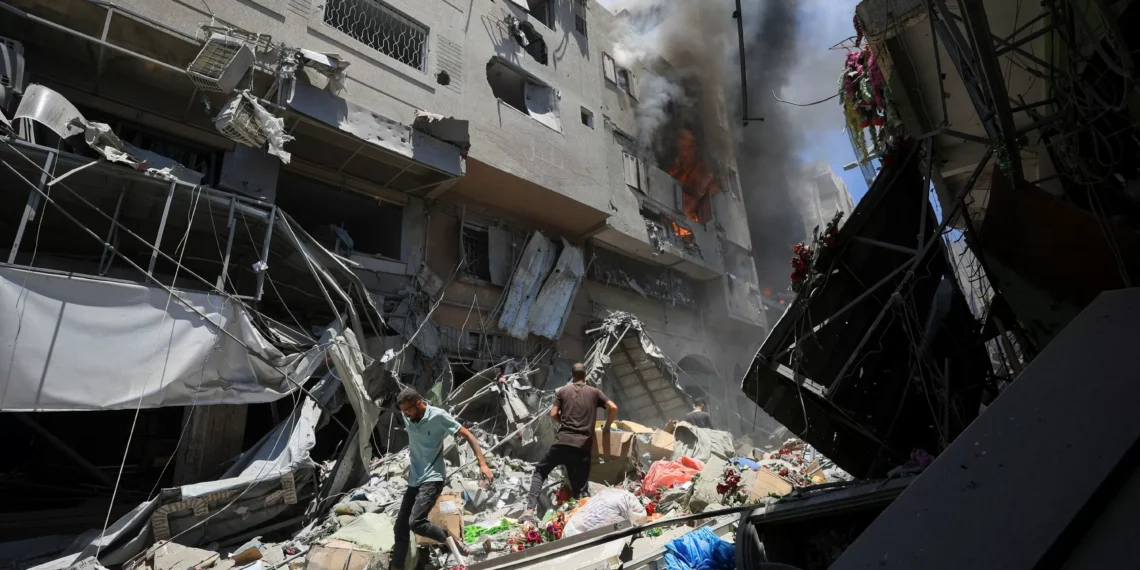 Israel kills 40 in Gaza while Netanyahu, Trump meet for cease-fire