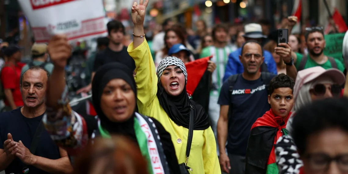 Hamas signals conditional readiness to revive Gaza cease-fire talks