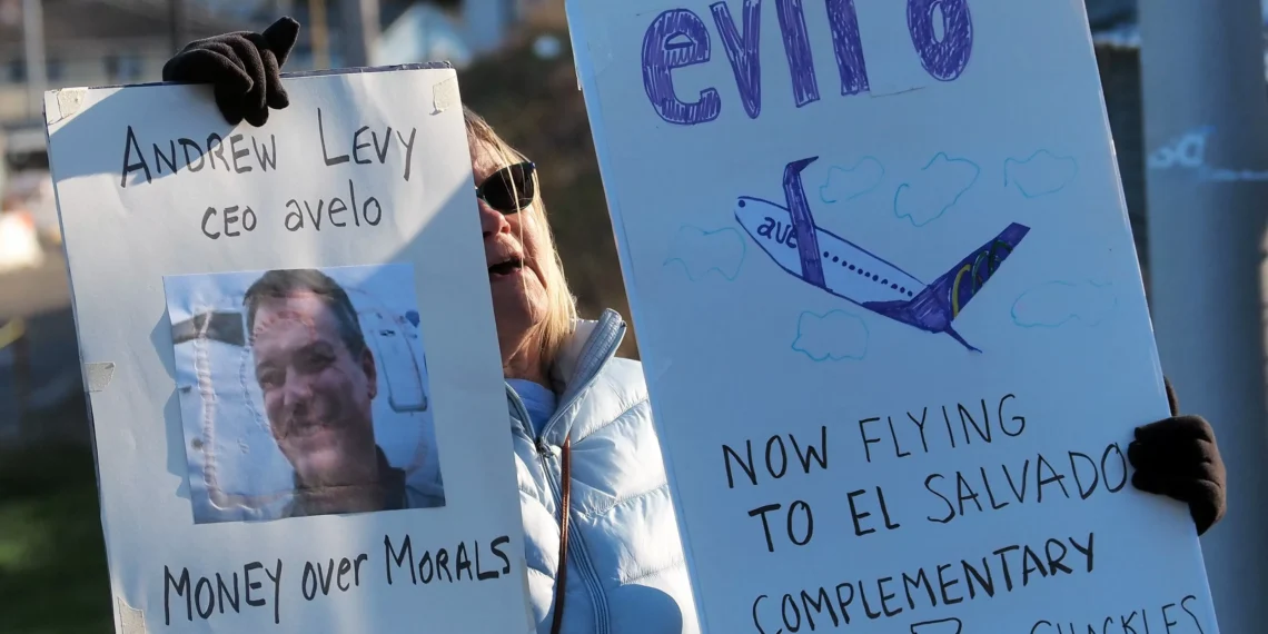 ICE Deportation Airline Avelo Relies on Blue-State Subsidies. Will Dem Governors Do Anything About It?