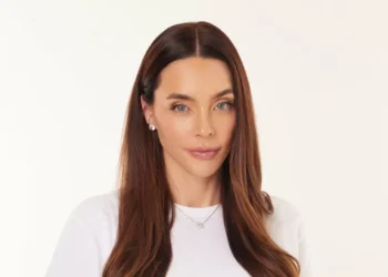 Lauryn Bosstick Breaks Down Her Anything-But-Basic Wellness Routine Featuring Dry Brushing and Cold Plunges