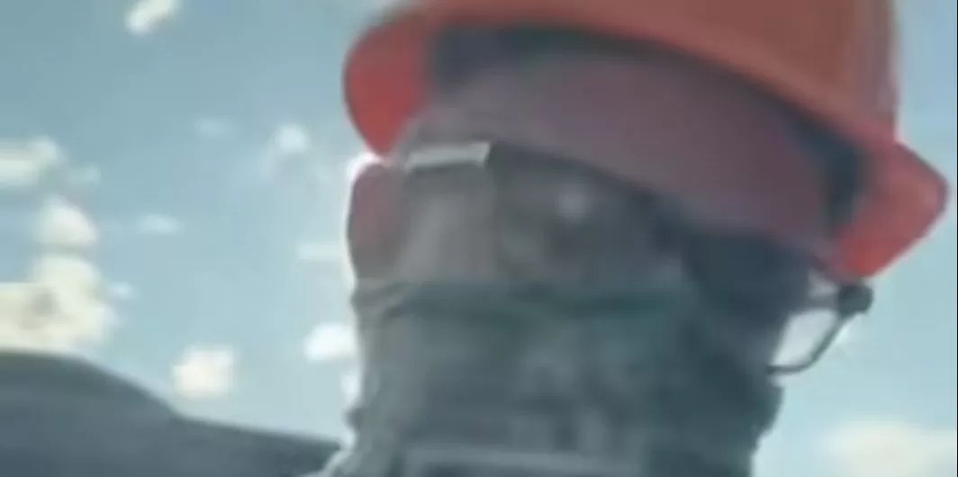 ICE Agent Caught on Camera Disguised as a Construction Worker