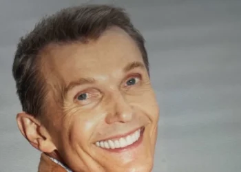 Skincare Guru Ole Henriksen Says Smiling at Yourself in the Mirror Is Just as Important as Your Serums