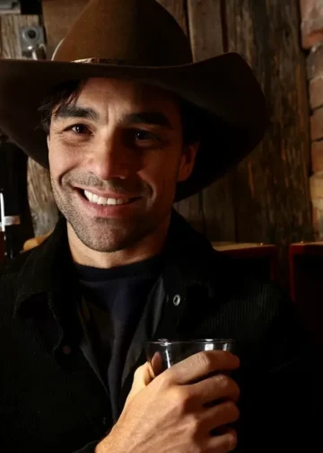 Lobos 1707 Founder Diego Osorio Shares How to Throw the Perfect Holiday Celebration (and Avoid Party Fouls)