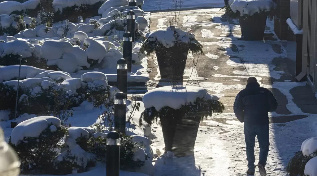 Weekend’s winter storm coming in 2 waves: When will each hit?