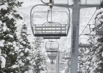 Major ski resorts are short on something essential: Snow