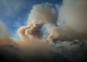 Study ties particle pollution from wildfire smoke to 24,100 US deaths per year